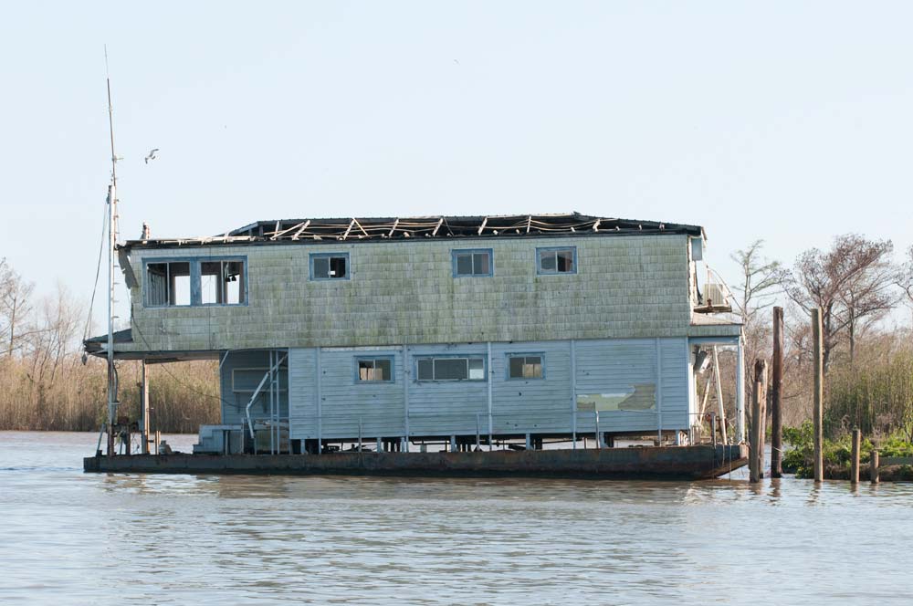 houseboat