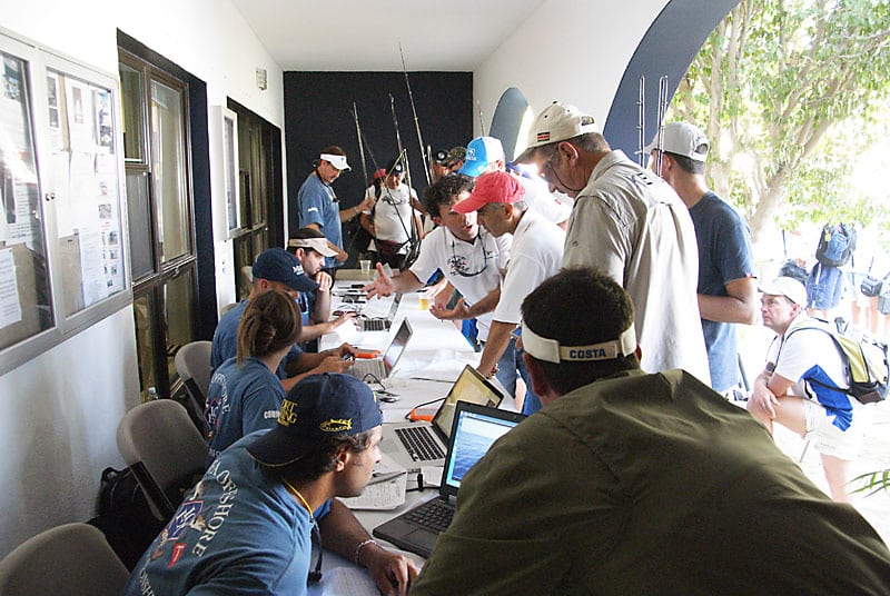 09_busy scoring table day one.jpg