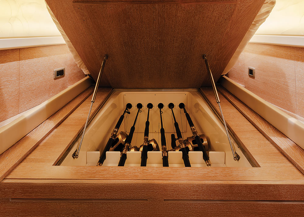 Scout 530 LXF rod storage