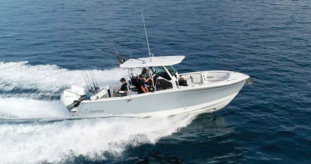 The Blackfin 302 CC cruising over the waves