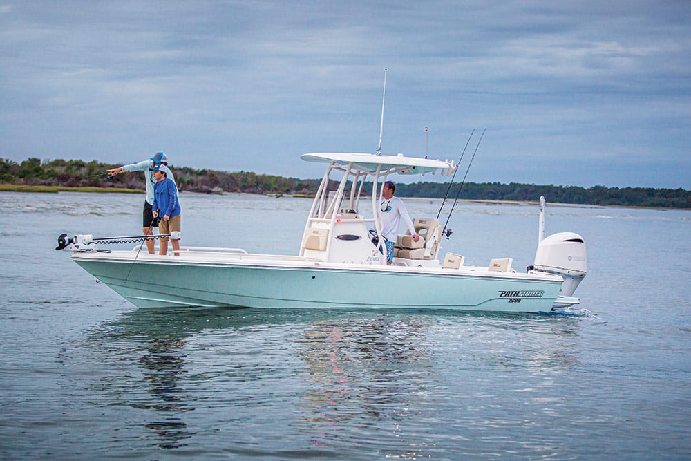 Pathfinder 2600 TRS fishing
