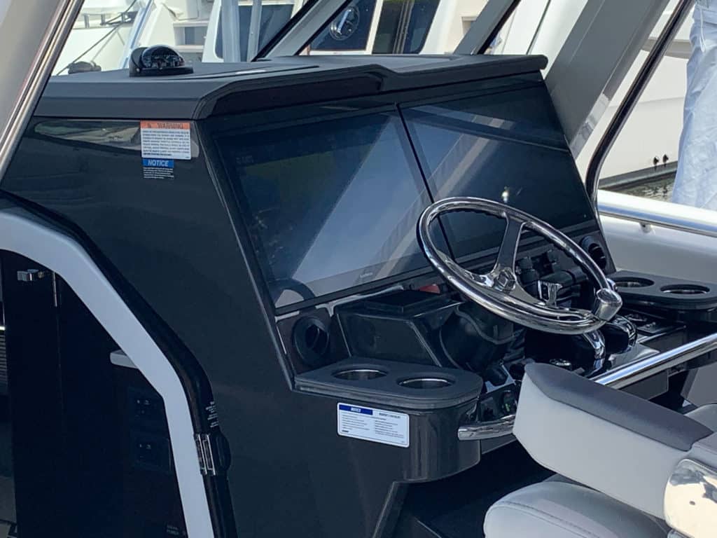 Pursuit S 428 helm