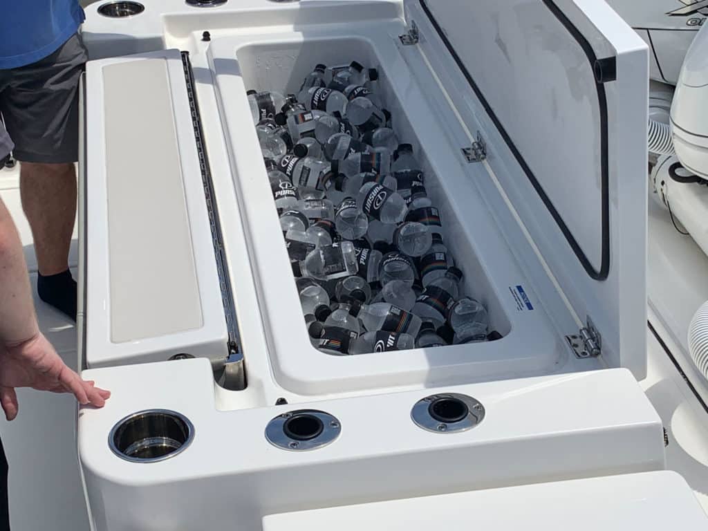 Pursuit S 428 transom cooler