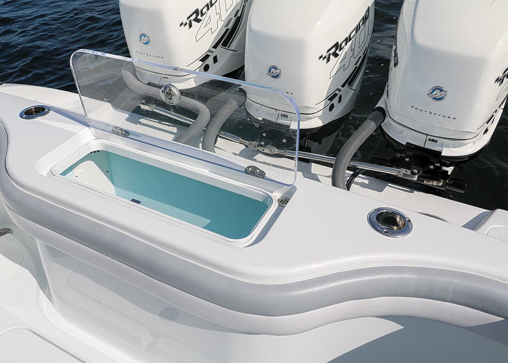 Yellowfin 34 Offshore transom