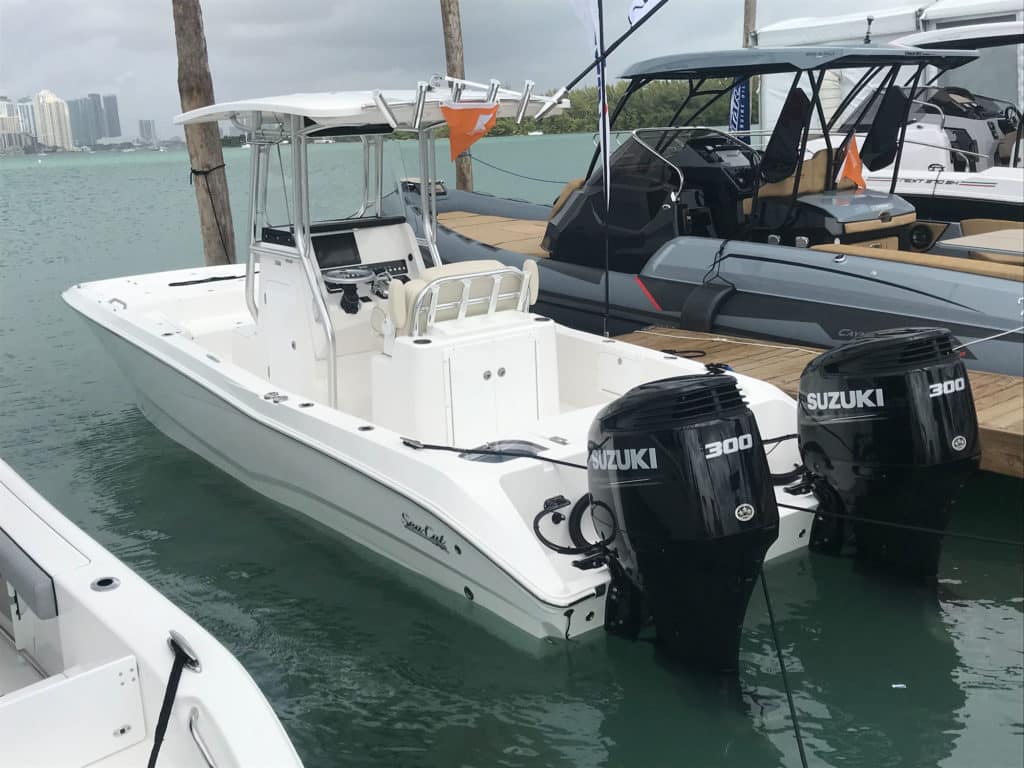 Sea Cat 26 Hybrid in the water