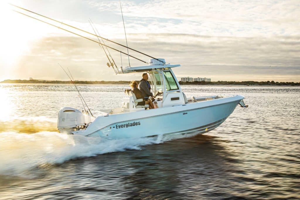 Everglades 235 CC running along the coast at sunset