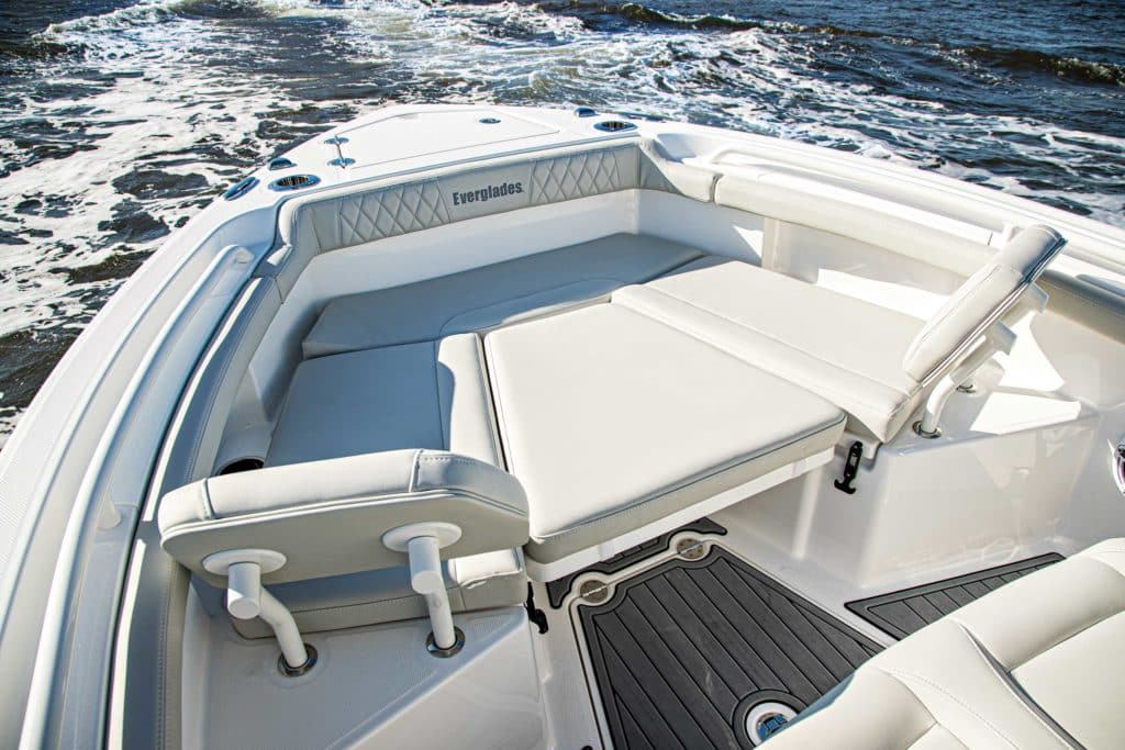 Everglades 235 CC bow seating