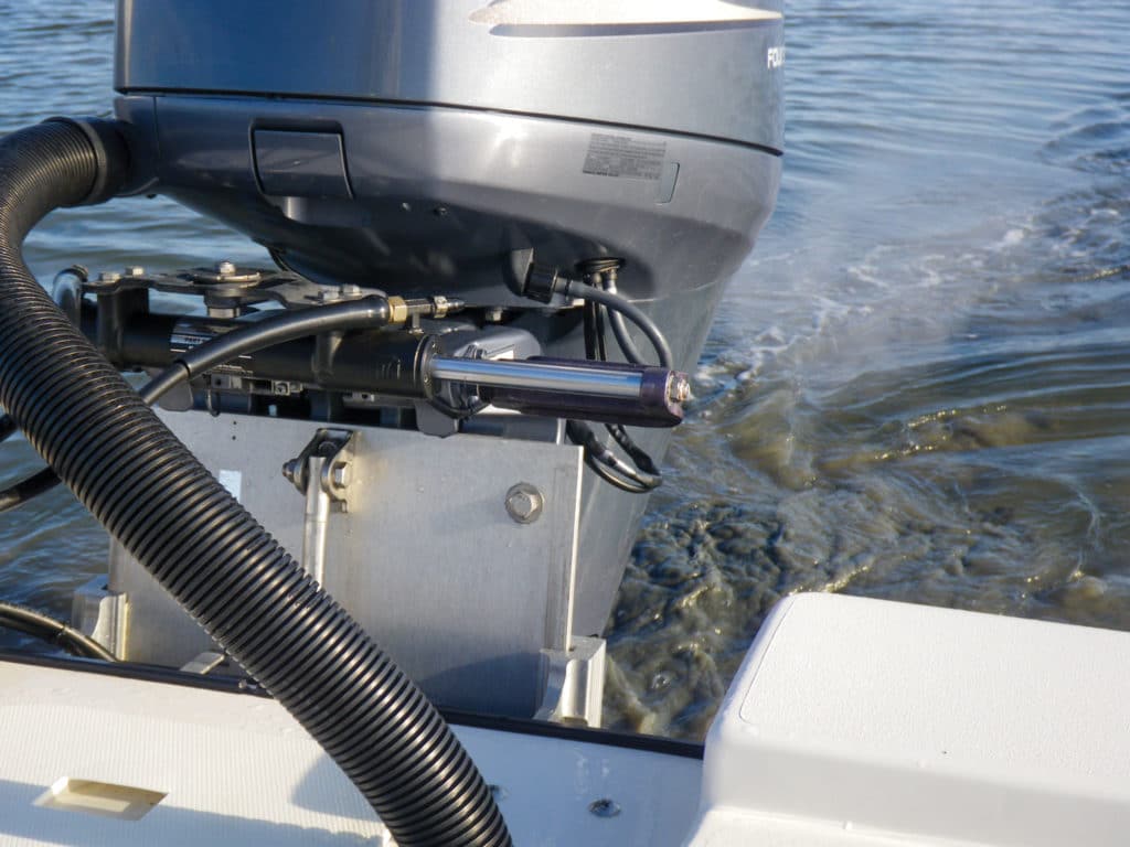 Jack plate maximizing the boat's shallow draft