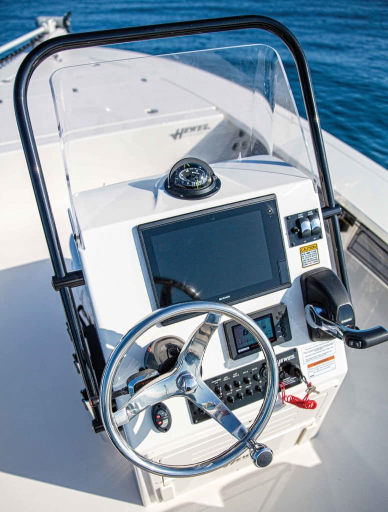 Hewes Redfisher 21 helm