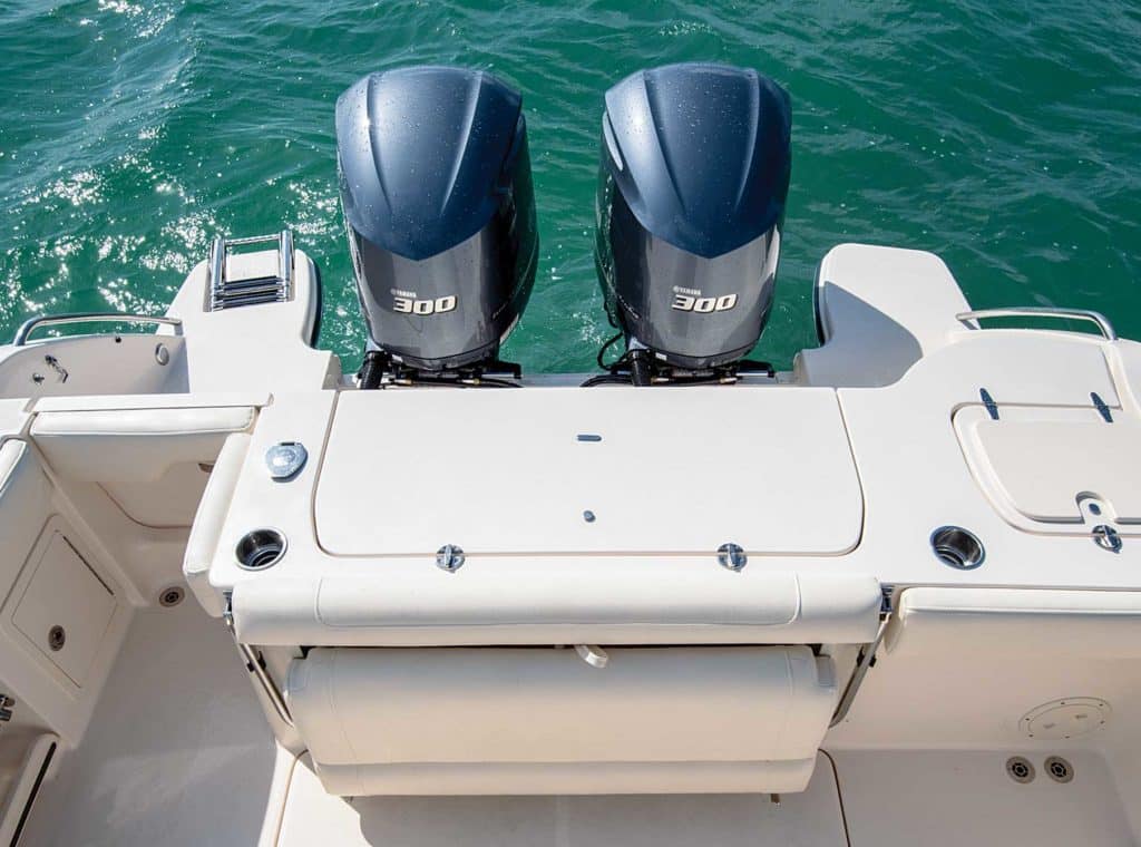 Grady-White 326 Canyon helm aft cockpit