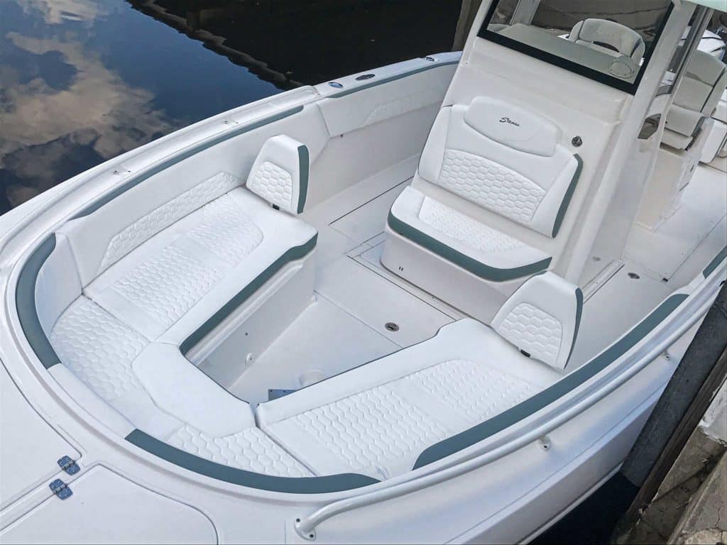 Comfortable bow seating on the Stamas 31T Aventura