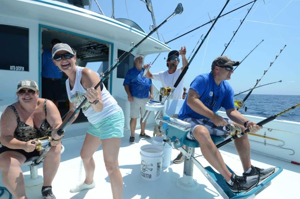 Full crew fishing for yellowfin tuna