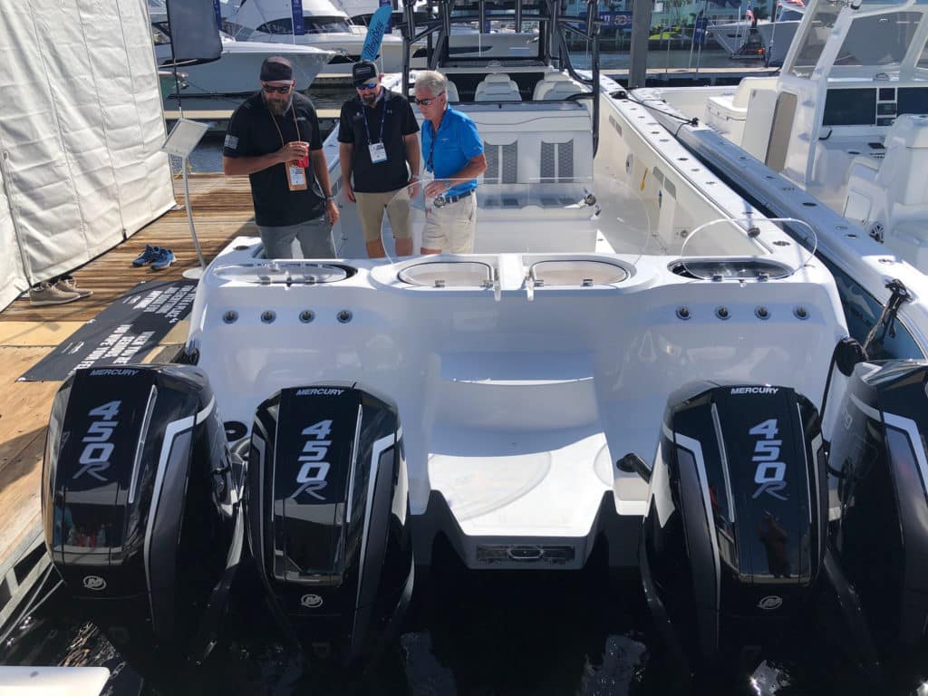 Invincible 46 Cat transom livewells