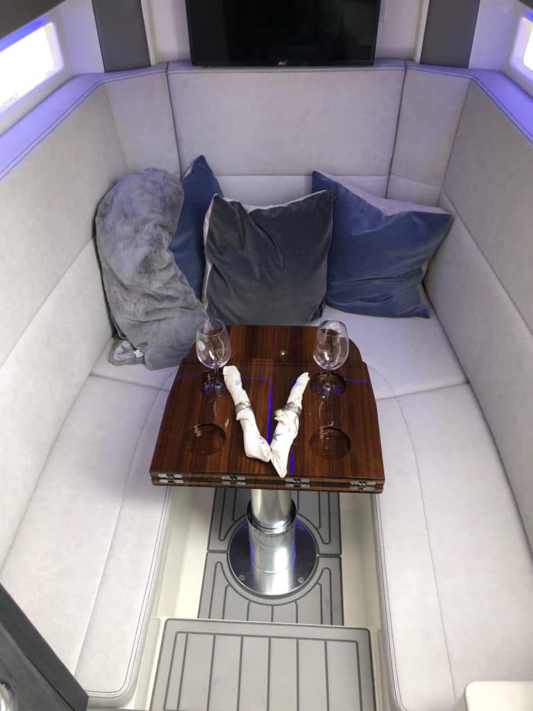 SeaVee 450Z cabin