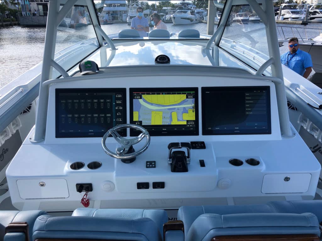 Yellowfin 54 Offshore helm