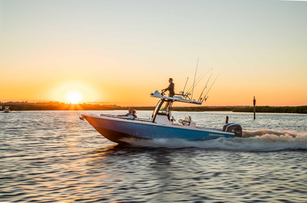 Everglades 273cc running at sunset