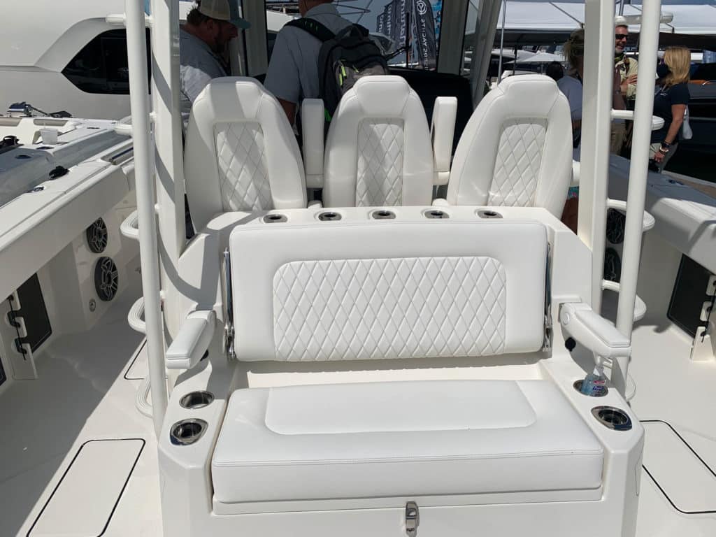 World Cat 400CC-X cockpit seating