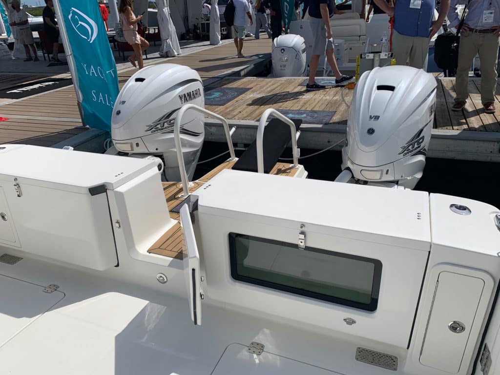 World Cat 400CC-X transom livewell