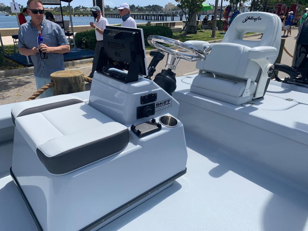 Yellowfin 17 Flats CE helm