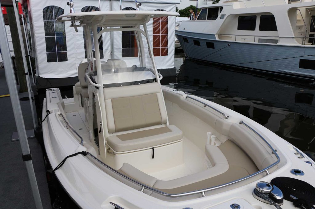 Boston Whaler 230 Outrage