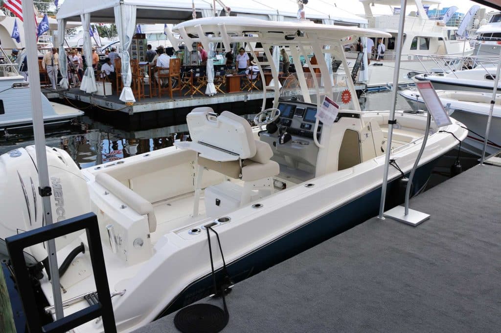 Boston Whaler 230 Outrage