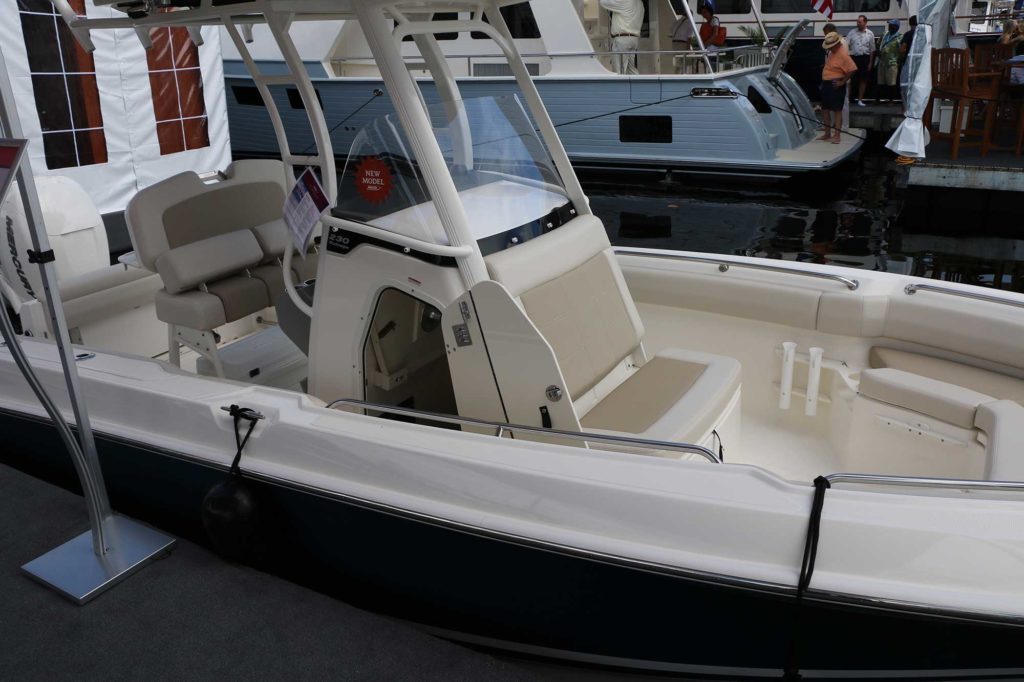 Boston Whaler 230 Outrage