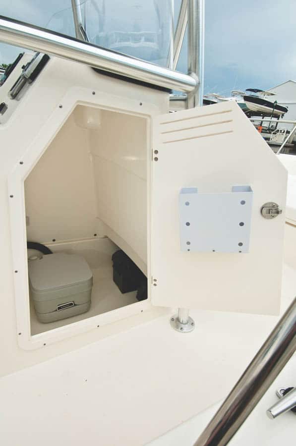 boston whaler 210_07.jpg