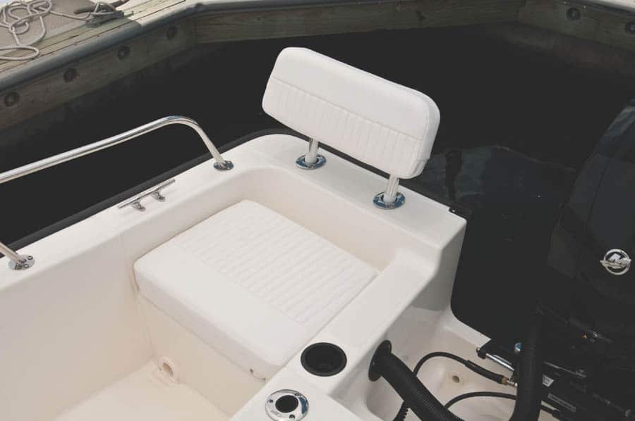 boston whaler 210_08.jpg