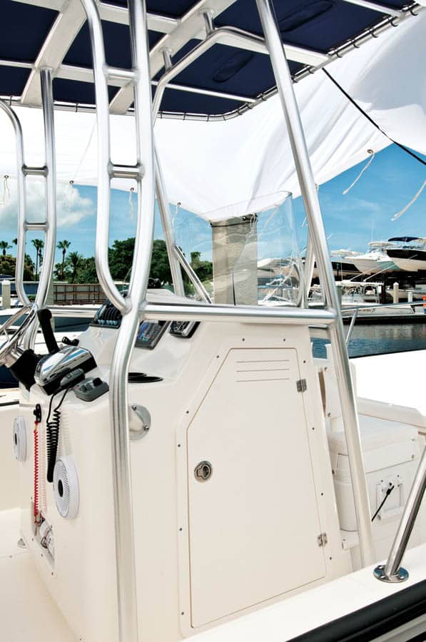 boston whaler 210_13.jpg