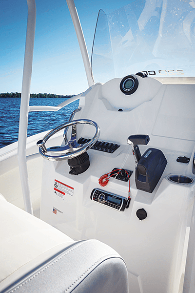 center-console-helm-striper-220-cc-nl_mg_3912.png