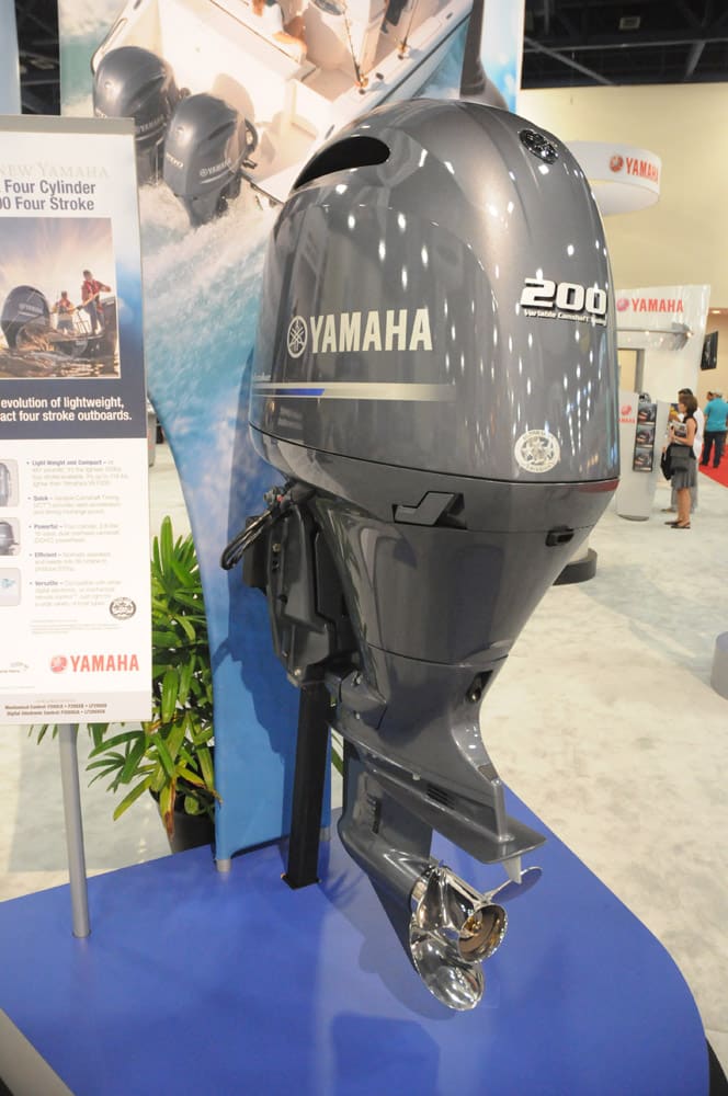 miami-boat-show-2013-engines09.jpg