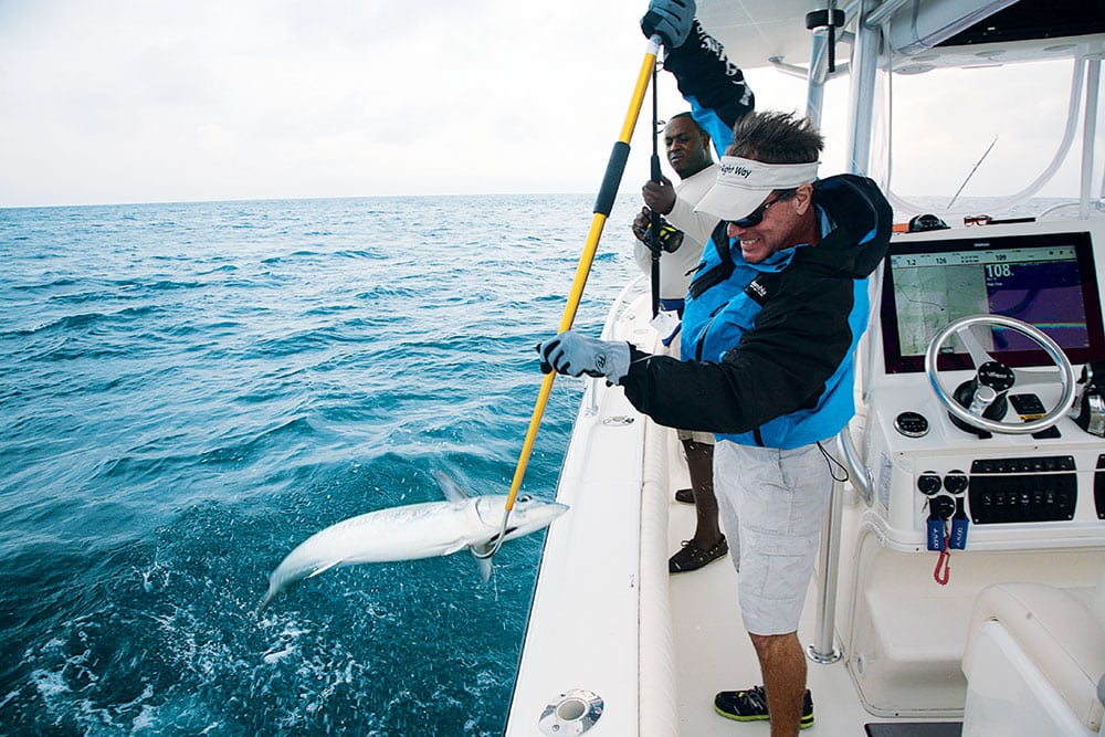 https://www.saltwatersportsman.com/uploads/2021/09/port-everglades-mako-event-009.jpg