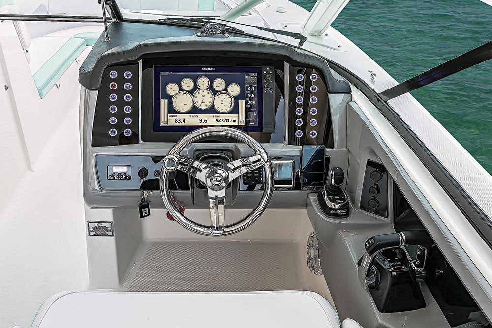 Boat Test: Robalo R317