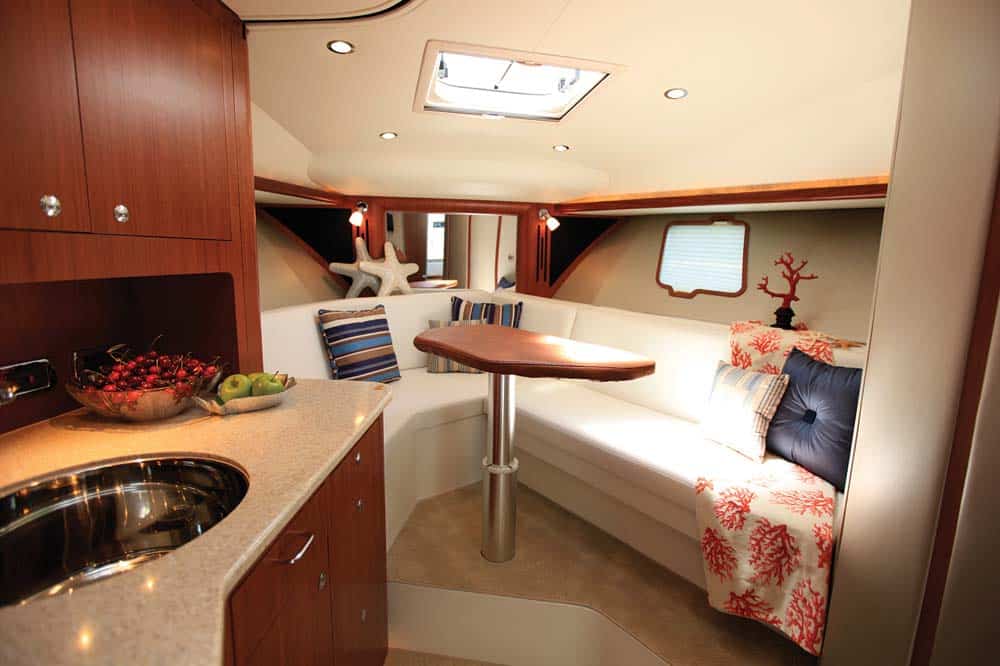 seavee-430-ips-cabin.jpg