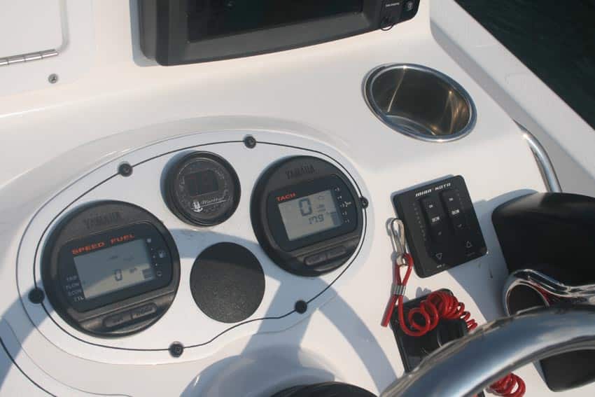 skeeter22bay_dials.jpg