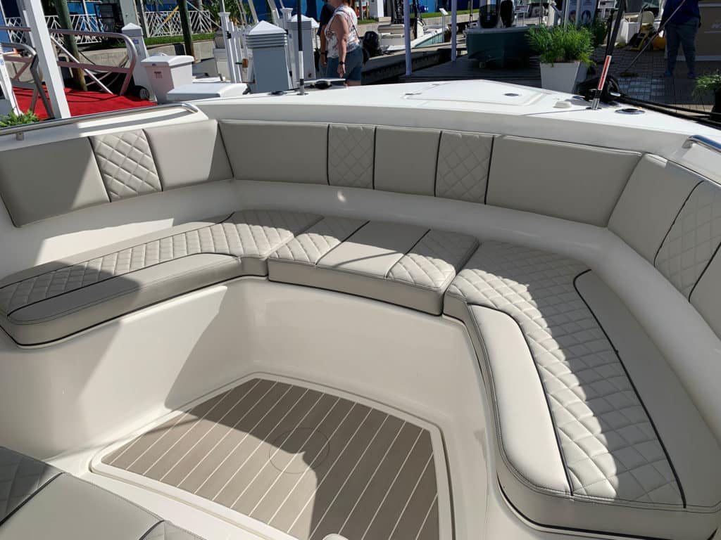 Pursuit S 358 bow seating