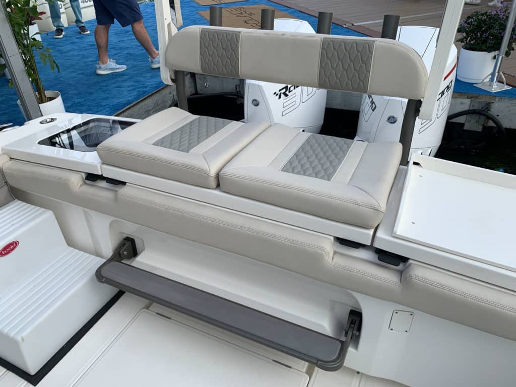Solace 32 CS aft seating