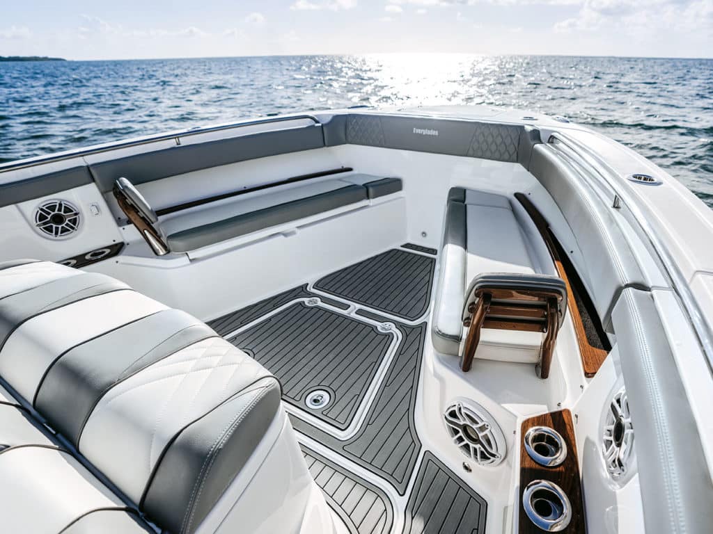 Everglades 455cc bow seating