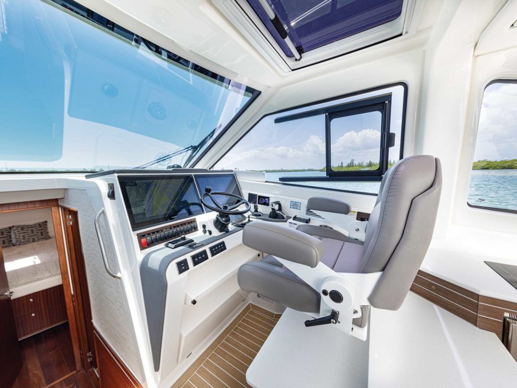 Pursuit OS 445 helm