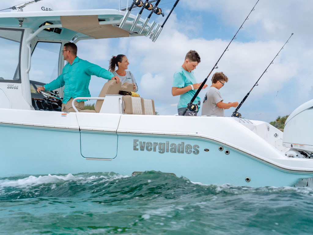 Everglades 285cc fishing offshore