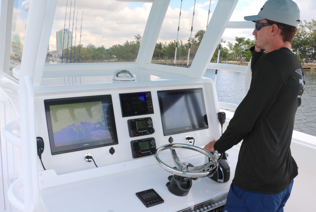 dual fishfinder screens