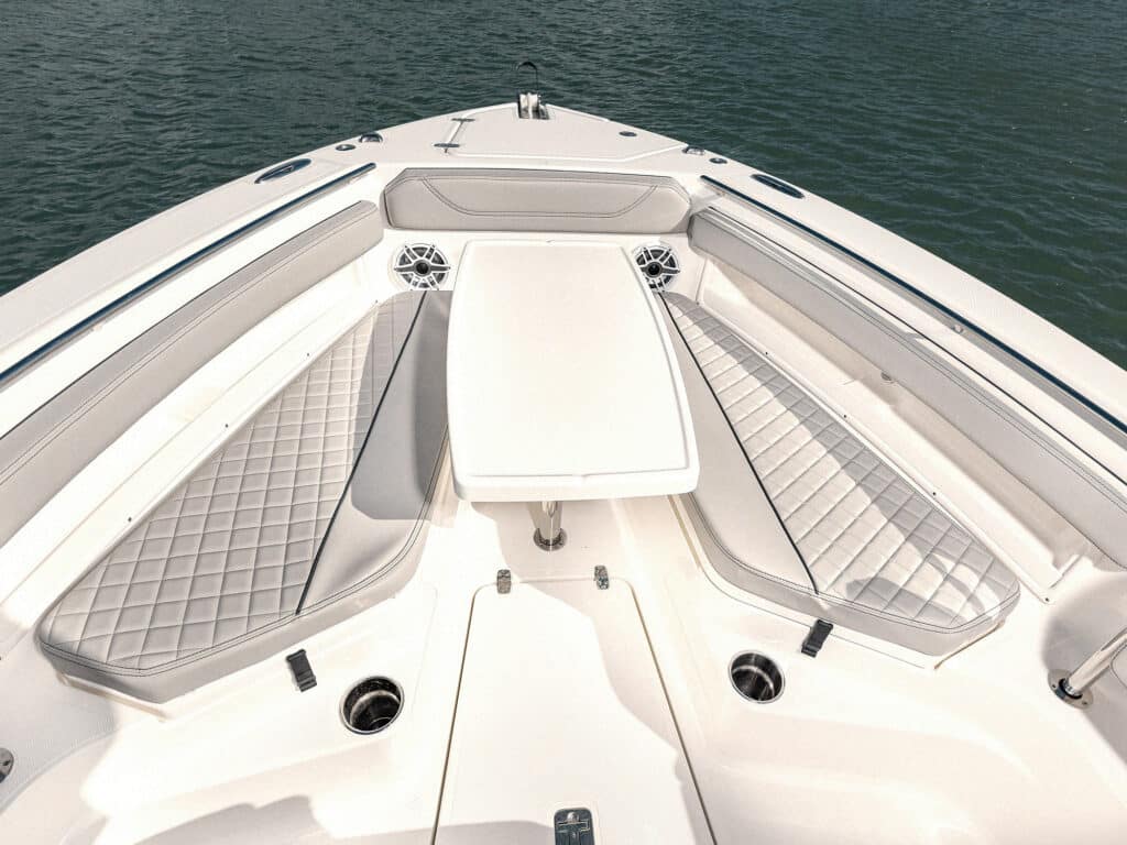 Pursuit S 248 Sport bow seating