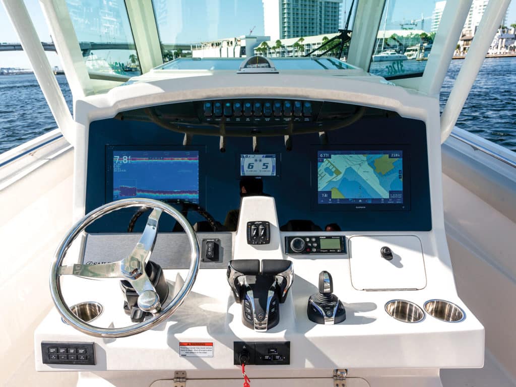 Sailfish 312 CC helm