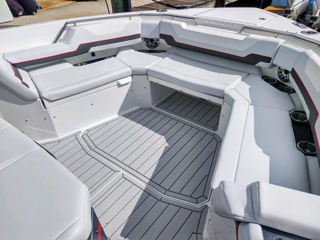 Formula 387 bow seating