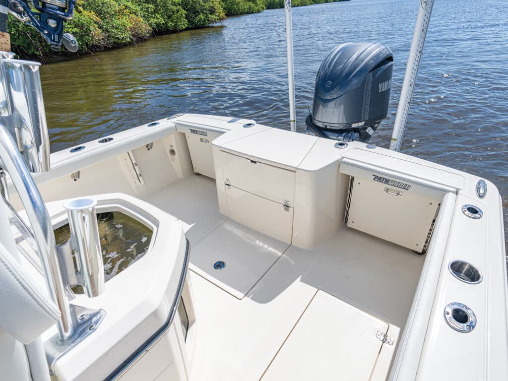 Pathfinder 2400 Open aft cockpit