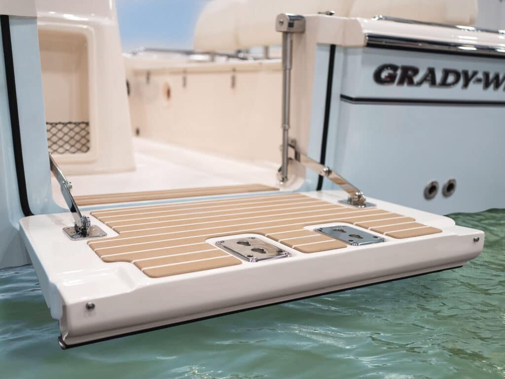 Grady-White 281 CE portside door