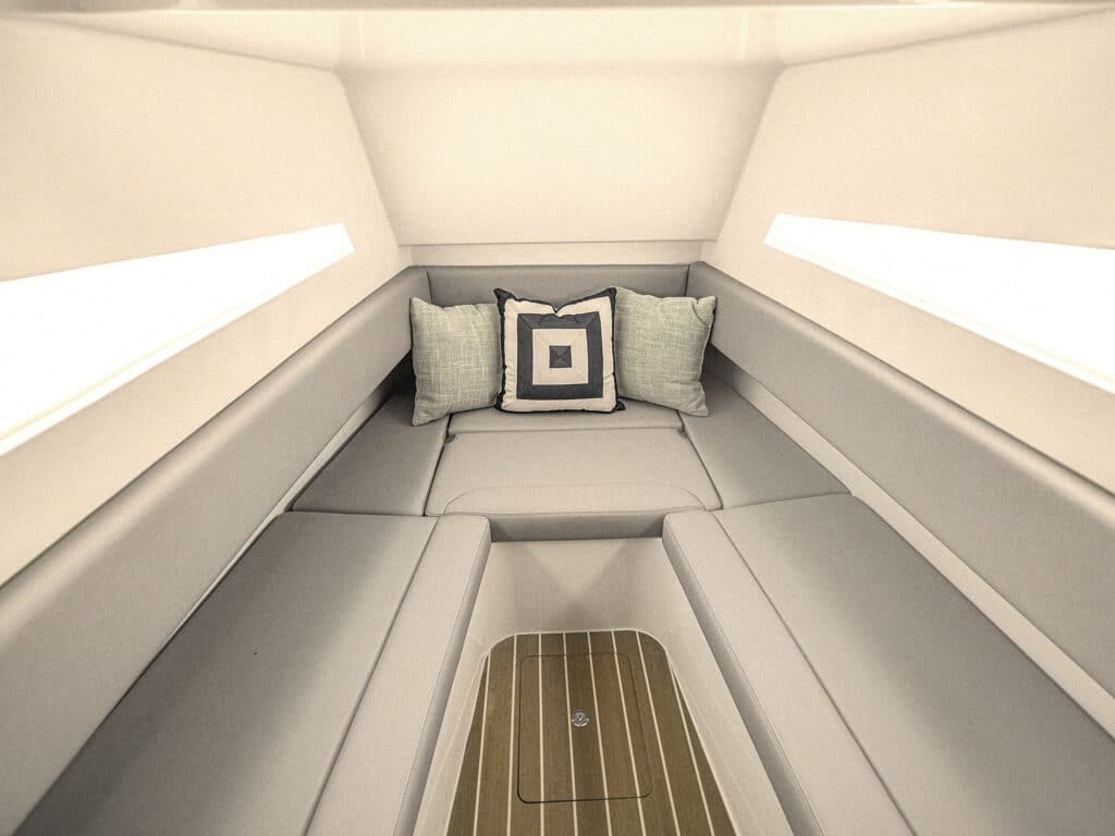 Jupiter 40 berth