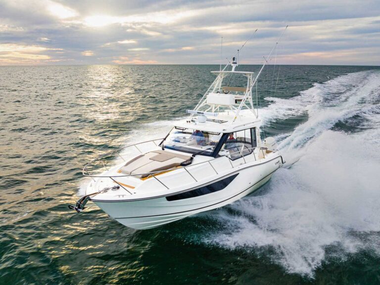 Boston Whaler 365 Conquest at sea