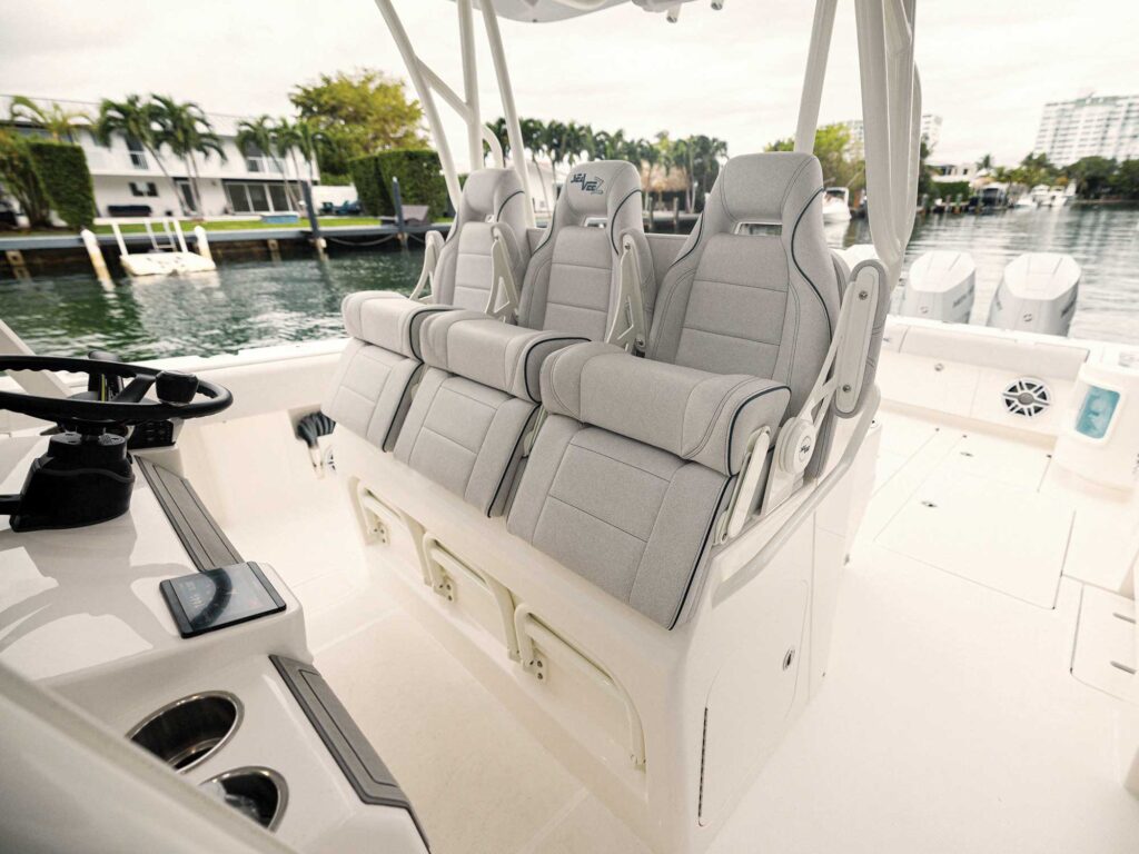 SeaVee 400Z helm seating