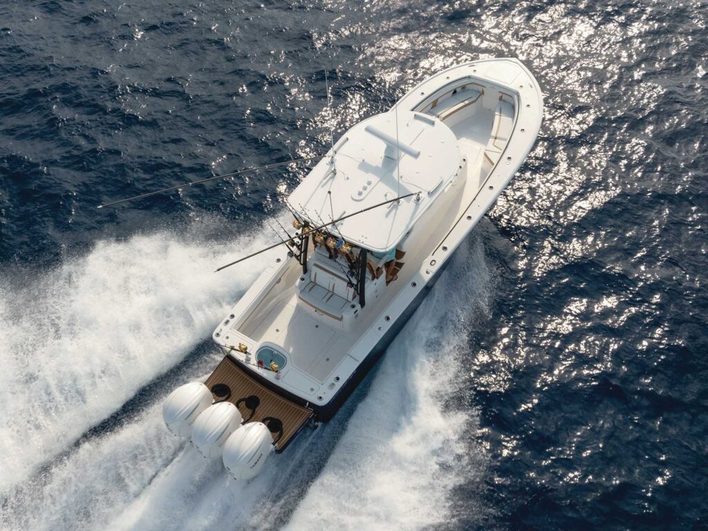Regulator 35 at sea